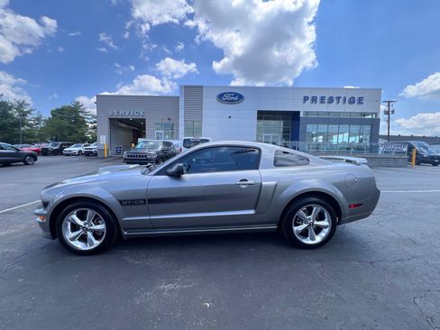 Used 2009 Ford Mustang GT RWD image 7