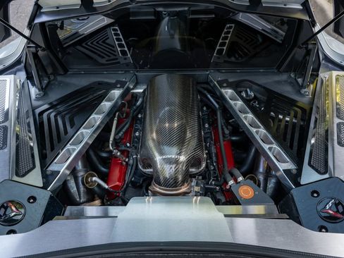 Used 2021 Chevrolet Corvette Stingray Coupe w/ Z51 Performance Package RWD image 12