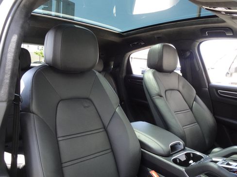Used 2023 Porsche Cayenne Turbo w/ Premium Package Plus (PI3) AWD/4WD image 22