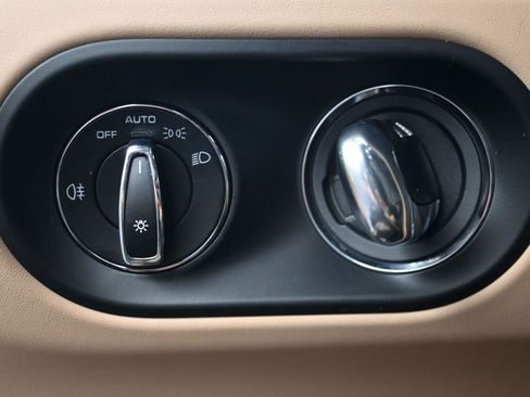 Certified 2026 Porsche Macan AWD/4WD image 25