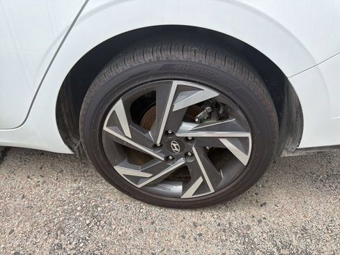 Used 2025 Hyundai Elantra SEL FWD image 26
