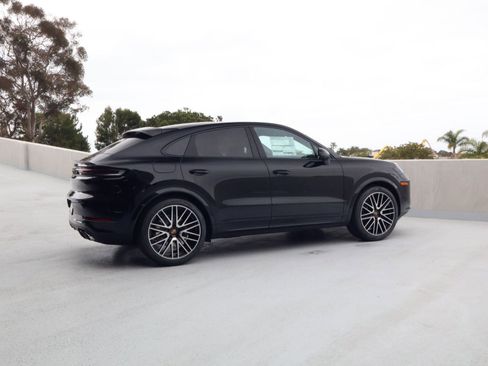 New 2026 Porsche Cayenne Coupe AWD/4WD image 8