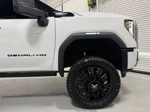 Used 2024 GMC Sierra 3500 Denali Ultimate image 19