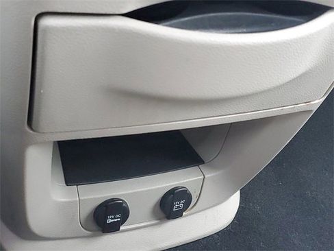 Used 2016 Chrysler Town & Country Touring-L w/ Driver Convenience Group image 28