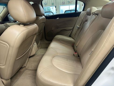 Used 2011 Buick Lucerne CXL image 17