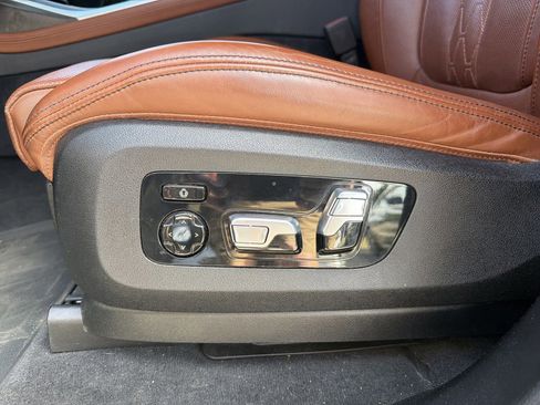 Used 2022 BMW X7 M50i w/ Dynamic Handling Package AWD/4WD image 32
