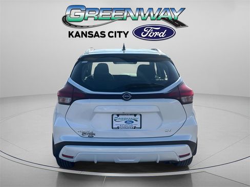 Used 2023 Nissan Kicks SV image 6