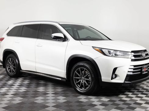 Used 2019 Toyota Highlander Limited Platinum AWD/4WD image 10