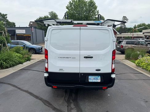 Used 2022 Ford Transit 250 Low Roof AWD image 4