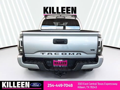 Used 2018 Toyota Tacoma SR5 RWD image 7