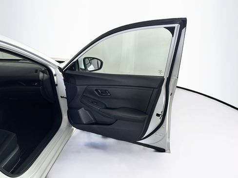 Used 2025 Nissan Sentra S image 29