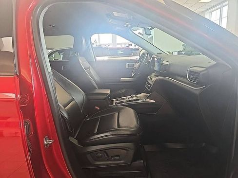 Used 2021 Ford Explorer XLT w/ Equipment Group 202A AWD/4WD image 40