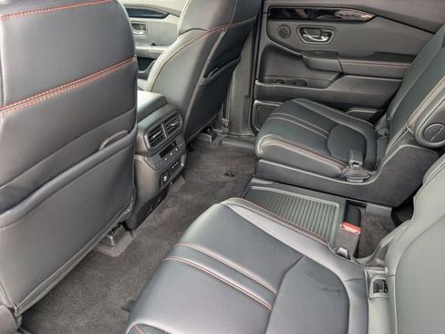 Used 2025 Honda Pilot TrailSport image 18