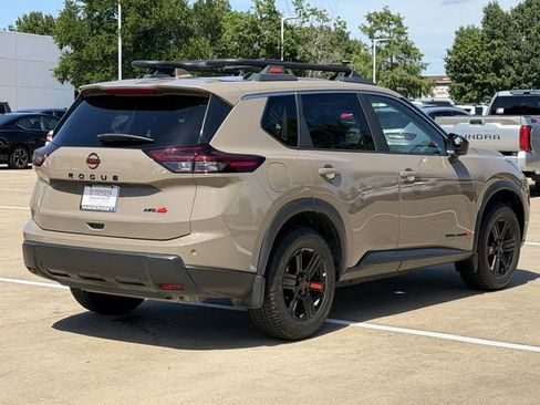 Used 2025 Nissan Rogue SV AWD/4WD image 4