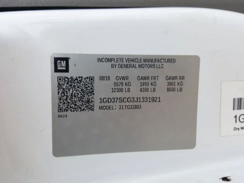 Used 2018 GMC Savana 3500 w/ Driver Convenience Package RWD image 26