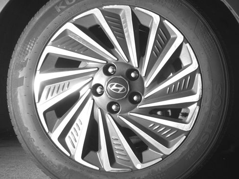 Used 2025 Hyundai Sonata SEL FWD image 13