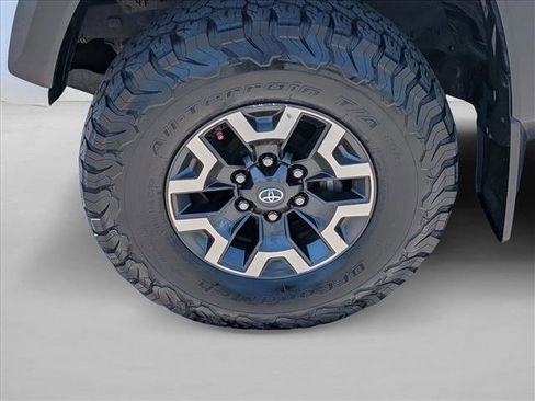Used 2017 Toyota Tacoma TRD Off-Road w/ Tow Package (A/T) AWD/4WD image 28