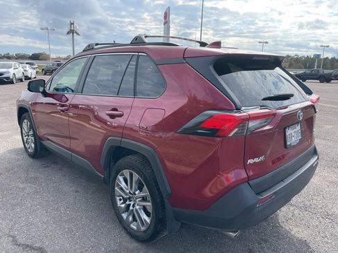 Used 2023 Toyota RAV4 XLE Premium image 10