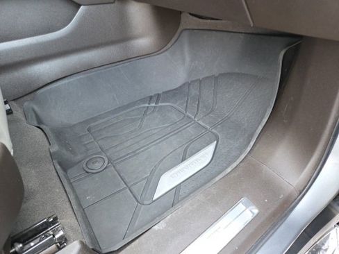 Used 2022 Chevrolet Suburban LT image 20