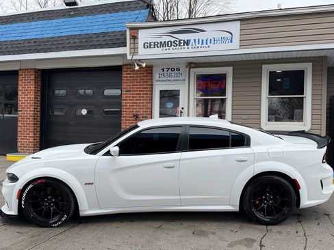 Used 2019 Dodge Charger Scat Pack image 2