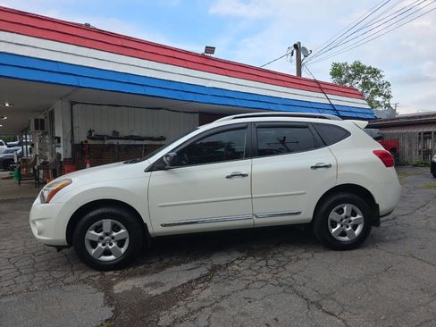 Used 2015 Nissan Rogue S w/ Convenience Package image 3