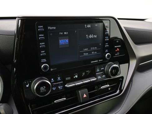 Used 2022 Toyota Highlander XLE image 28