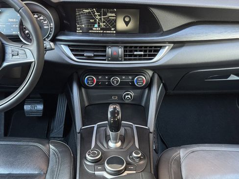 Used 2018 Alfa Romeo Stelvio AWD image 21