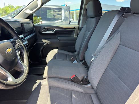 Used 2023 Chevrolet Silverado 1500 LT AWD/4WD image 14