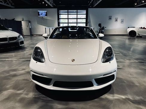 Used 2018 Porsche 718 Boxster RWD image 12