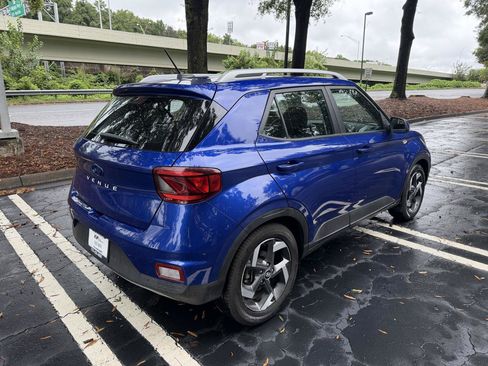 Used 2023 Hyundai Venue SEL w/ Cargo Package FWD image 5
