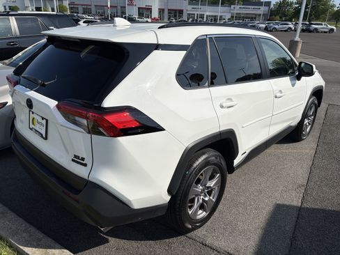Used 2023 Toyota RAV4 XLE w/ XLE Grade Weather Package AWD/4WD image 5