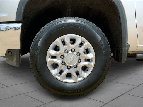 Used 2020 Chevrolet Silverado 2500 LT w/ Texas Edition image 10