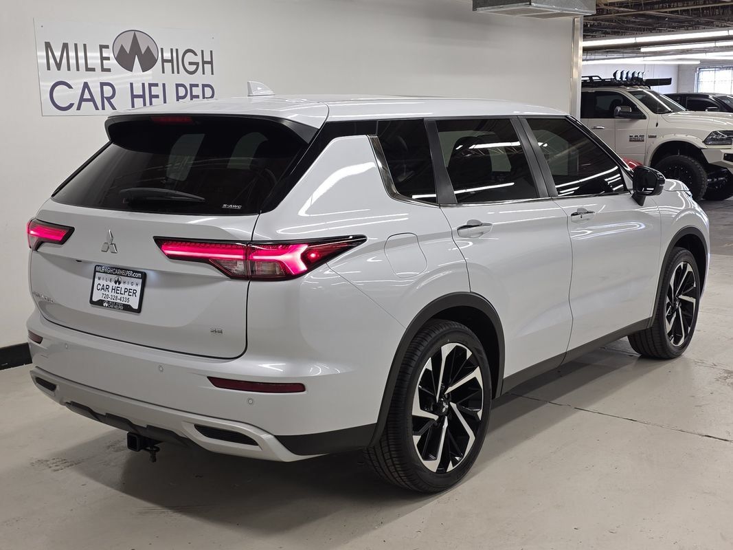 Used 2024 Mitsubishi Outlander AWD image 7