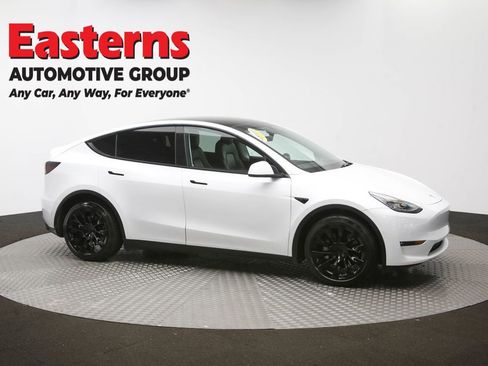 Used 2022 Tesla Model Y Long Range image 42