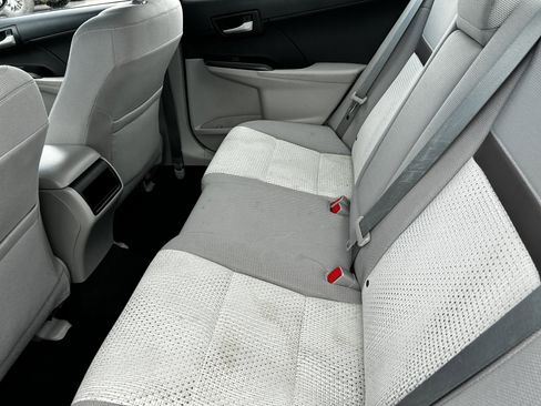 Used 2014 Toyota Camry L image 10