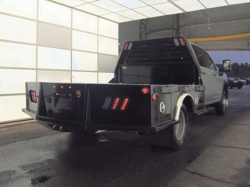 Used 2025 GMC Sierra 3500 Pro w/ Convenience Package image 5