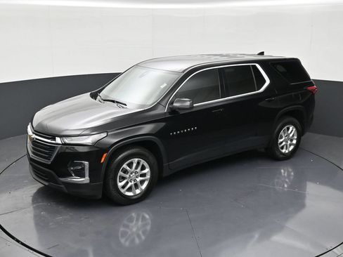 Used 2023 Chevrolet Traverse LS FWD image 12