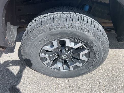 Used 2019 Toyota Tacoma TRD Off-Road w/ Technology Package AWD/4WD image 15