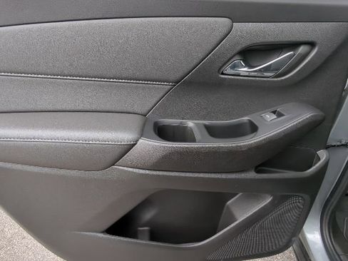 Used 2023 Chevrolet Traverse LT FWD image 25
