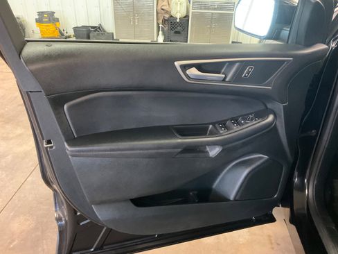 Used 2023 Ford Edge SEL w/ Convenience Package image 9