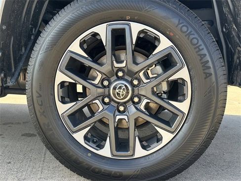Used 2023 Toyota Tundra Limited image 9