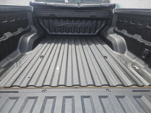 Used 2024 Chevrolet Colorado ZR2 w/ Technology Package AWD/4WD image 6