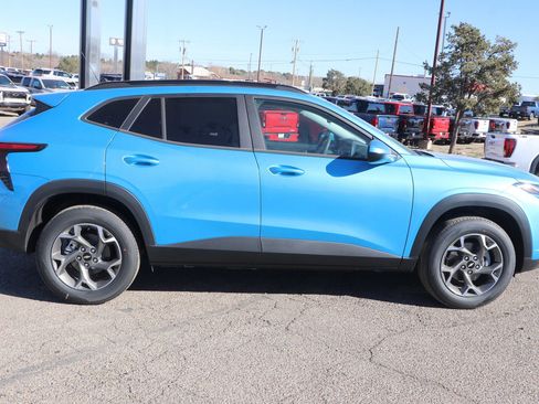 New 2026 Chevrolet Trax LT w/ LPO, Blackout Package image 8