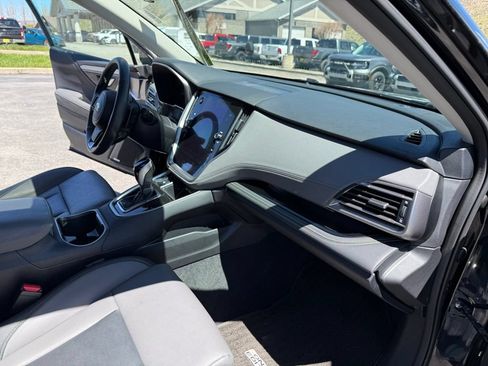 Used 2025 Subaru Outback Onyx Edition AWD/4WD image 37