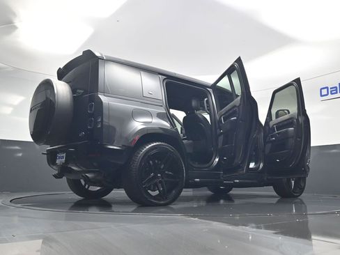 Used 2023 Land Rover Defender 110 V8 AWD/4WD image 64