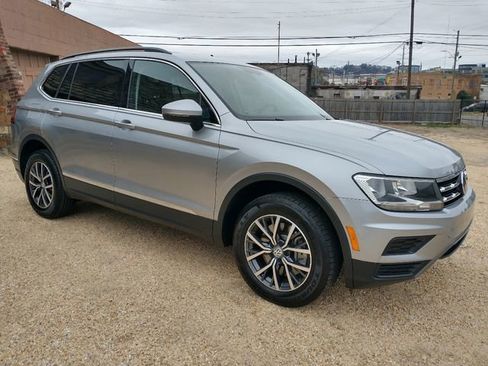 Used 2020 Volkswagen Tiguan SE image 17