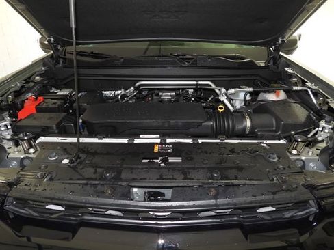 New 2026 Chevrolet Colorado ZR2 w/ Technology Package AWD/4WD image 32