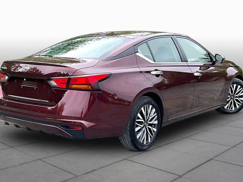 Used 2024 Nissan Altima 2.5 SV FWD image 13