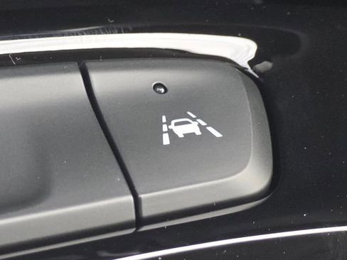 New 2026 Chevrolet Trax LT w/ Sunroof Package image 13