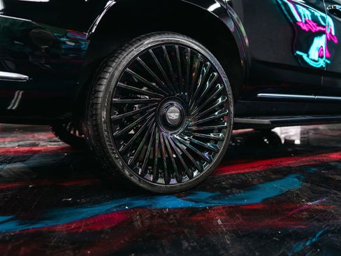 Used 2025 Cadillac Escalade Premium Luxury image 7